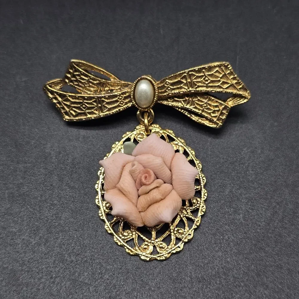 1928 Brand Rose Flower Brooch Gold Tone Bow Faux Pearl Vintage Jewelry - Picture 4 of 6